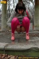 Amateur pissing MILF brunette
