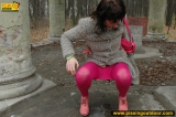Amateur pissing MILF brunette