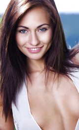 Michaela Isizzu 6