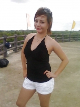 Young indo Tania