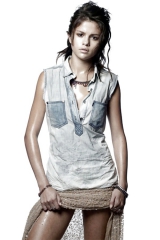 Selena Gomez legs and feet