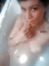 Hip mum naked selfies - my friends mum sent me these on her