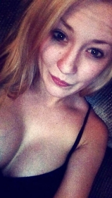 Amateur teen blonde - busty nude selfies