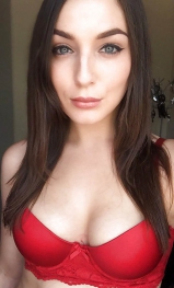 Hot Brunette wanna be model - nude teen selfies