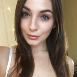 Hot Brunette wanna be model - nude teen selfies