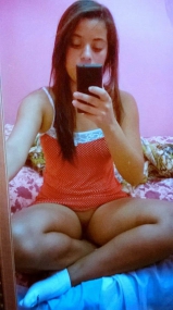 Black teen goes selfie mad - what she really does after gym