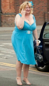 Mature ladies braless cleavage pokies