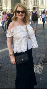Mature ladies braless cleavage pokies