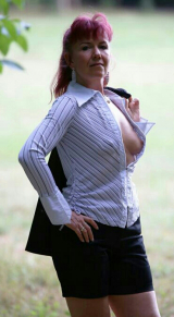 Mature ladies braless cleavage pokies
