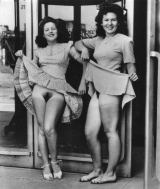 They are really hot and sexy women 2!! Retro pics!!!