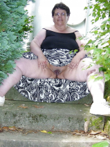 granny shows pussy