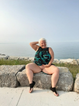 granny shows pussy