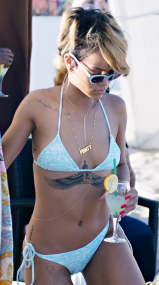 PornStar - Celebrity Bikini Teases