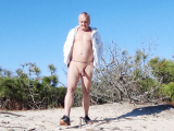 les premiers rayons de soleil dans les dunes de la plage