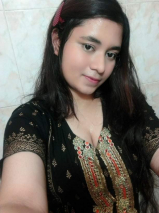 Paki GF Loves to Click some HOT Selies for Her BF