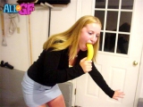 UK girlfriends show suck