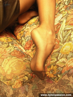 Pantyhose in the teen pussy - N