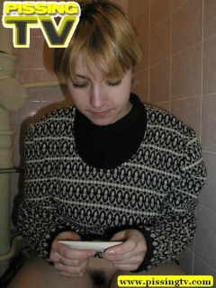 Student-girl cleaning her split - N