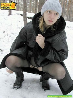Perverted babe peeing - N