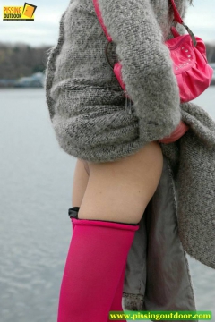 Dock pissing - N