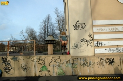 Outdoor pissing near graffiti - N