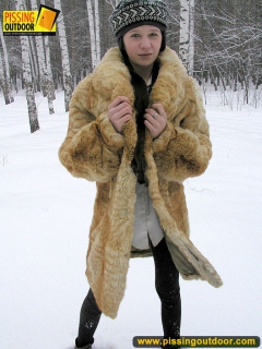 Pissing outdoor in the snow in winter day - N