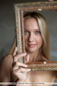Framed Beauty - N