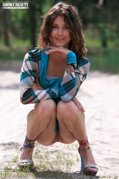Cutie strips outdoors - N
