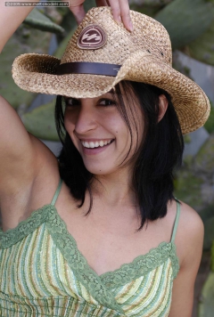 Lizzy the Cowgirl is looking for a Cowboy to ride with her - N