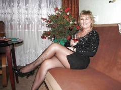 Moms Non Nude - N