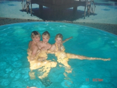 POOL BITCHES - N