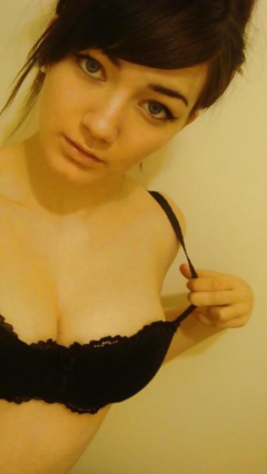 HOT EMO BEAUTY - N