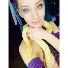 Snakey Girls - N