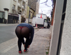 je joue les salopes dans les rues - N