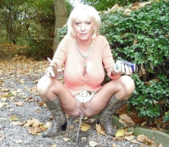 granny shows pussy - N
