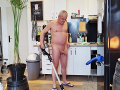 je fais le menage nu - N