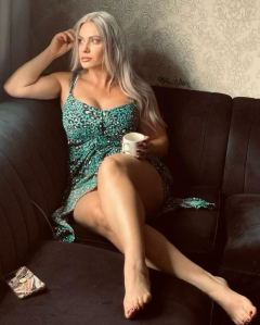 mature and sexy - N