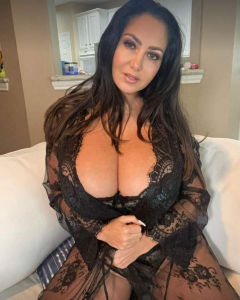 Mature and sexy - N