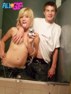 Naughty girlfriend shoots nude - N