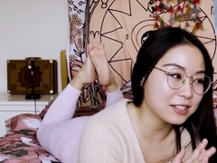 Small fun bags Chinese honey masturbates with toy