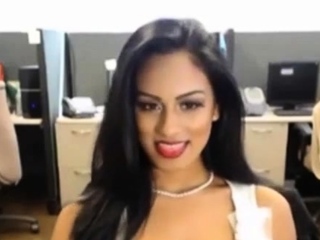 Sexi Desi Bitch on Skype 4