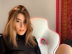 Pretty Hot Blonde Cam Babe Masturbate Solo on Cam