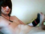 18 yo EMO boy cums on cam