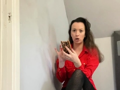 sph-femdom-amateur-laughs-on-smalldicks