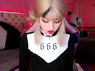 Hot amateur webcam teen masturbates for their fans