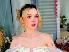 Hot Amateur Webcam Teen Masturbates For Their Fans