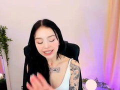 amateur-webcam-teen-flashes-masturbates