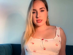 Hot Amateur Webcam Teen Masturbates For Their Fans