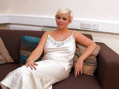 amateur blonde solo webcam